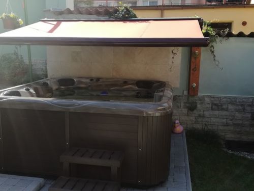 Vířivka LUCIDA na zahradě Jihlava