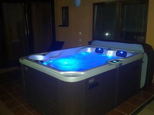 Vířivka XENA u Brna