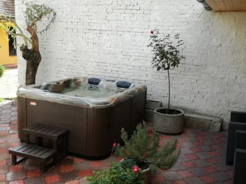 Vířivka DIANA na zahradě Kyjov