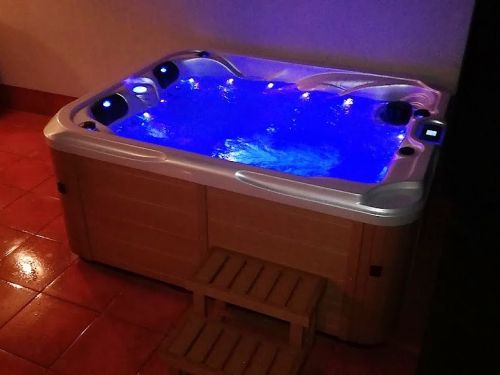 Vířivka LAMIA v noci - Olomouc