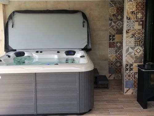 Vířivka pro 5 osob v zimní zahradě Chomutov