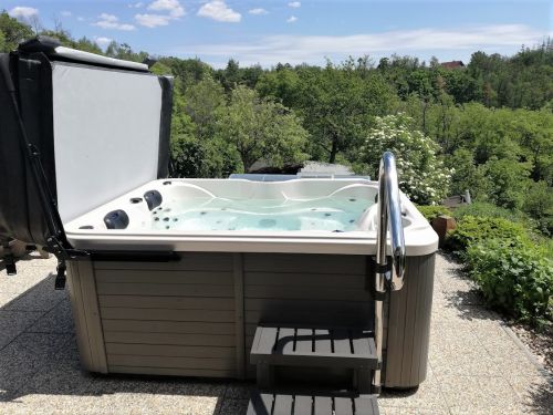 Venkovní vířivka BRNO