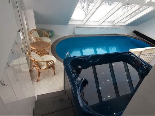 Domácí wellness s vířivkou a bazénem